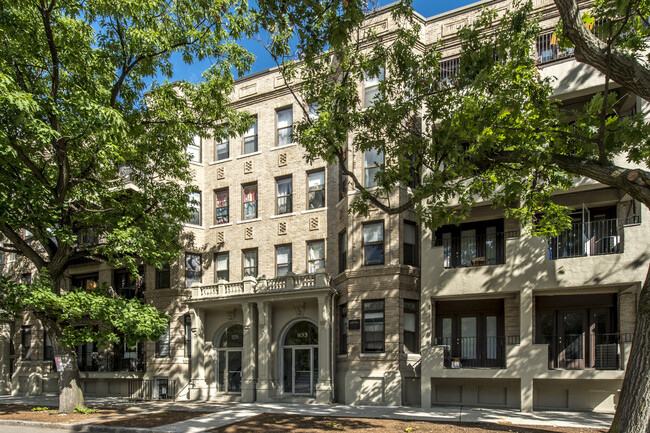 1135 Commonwealth Ave in Boston, MA - Building Photo - Building Photo