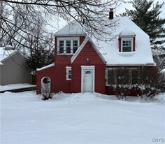 110 Homewood Dr in Fayetteville, NY - Building Photo