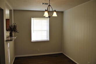 1938 Coulcrest Dr in Houston, TX - Building Photo - Building Photo