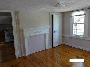 37 Castle St in East Greenwich, RI - Foto de edificio - Building Photo