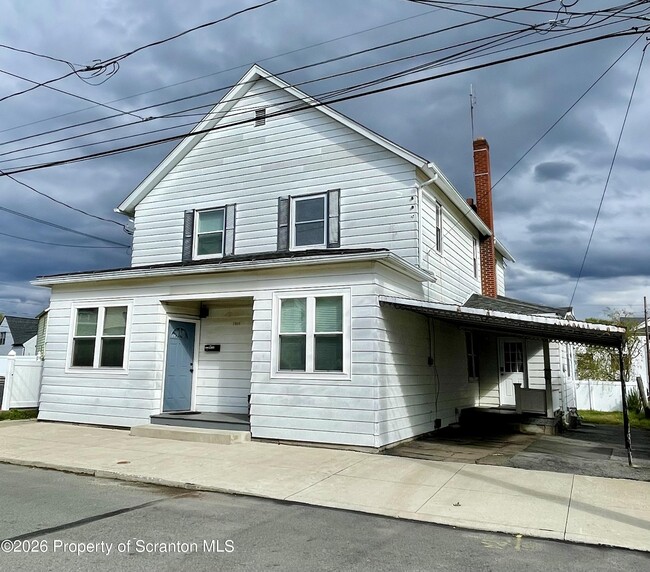 1064 Lincoln St