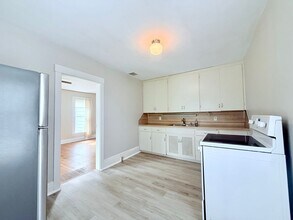 900 W Parker St in Waterloo, IA - Building Photo - Building Photo