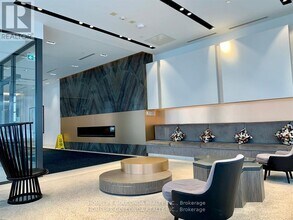 128 Fairview Mall Dr in Toronto, ON - Building Photo - Building Photo