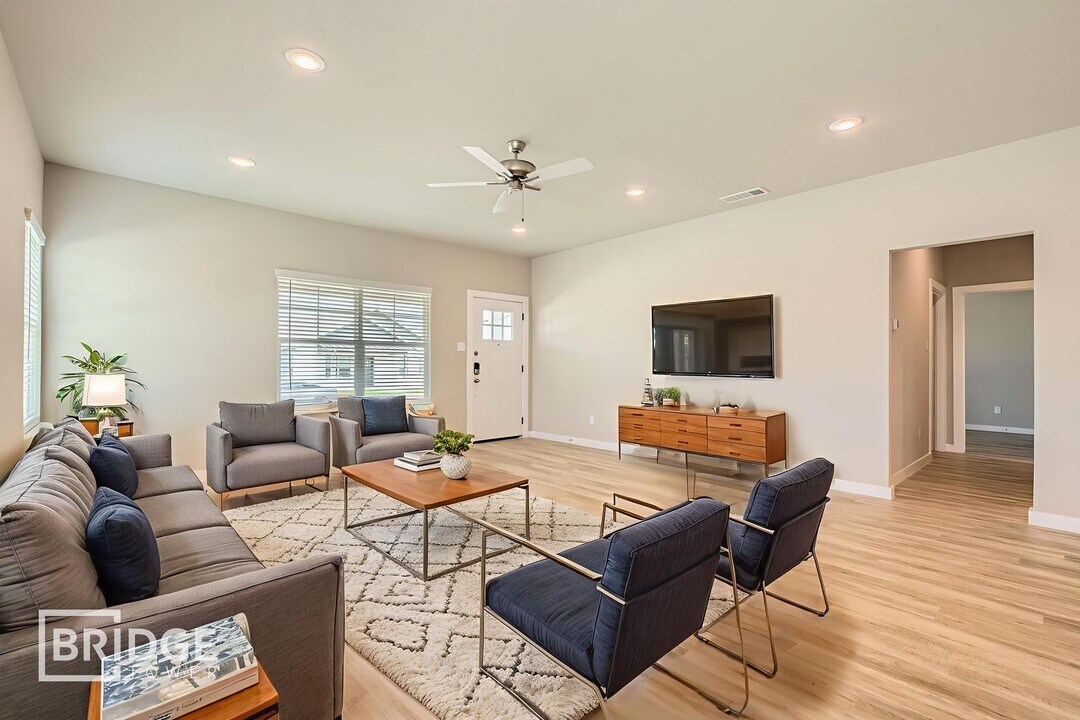 4634 Goodsprings Ln in Heartland, TX - Building Photo