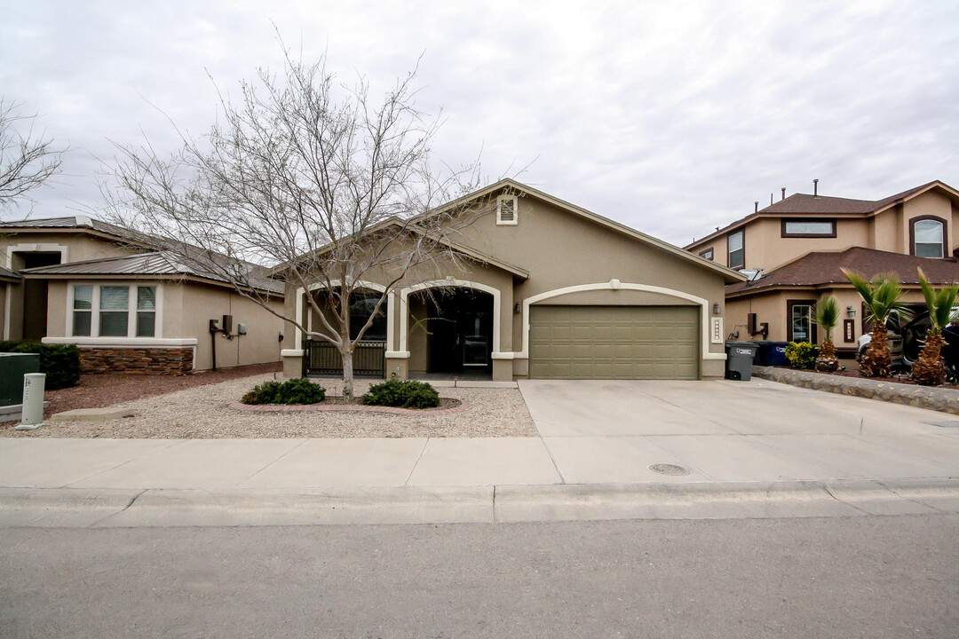 12661 Paseo Rae Ave in El Paso, TX - Foto de edificio