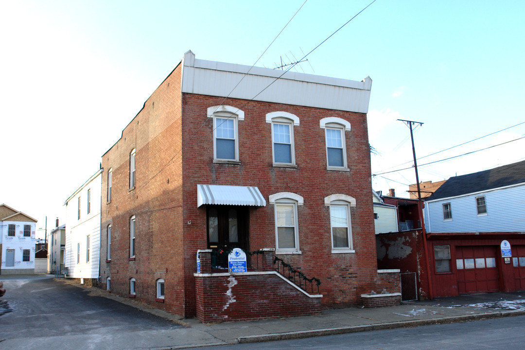 22 Hudson Ave in Troy, NY - Building Photo