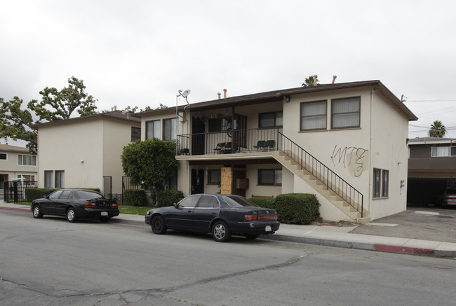 302-302 1/2 N Bush St in Anaheim, CA - Building Photo - Building Photo