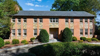 221 Chain Bridge Rd in McLean, VA - Building Photo - Building Photo