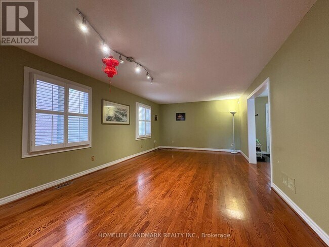 120 Brookmill Dr in Vaughan, ON - Building Photo - Building Photo