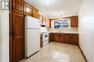 56 Ash Crescent in Toronto, ON - Building Photo - Building Photo