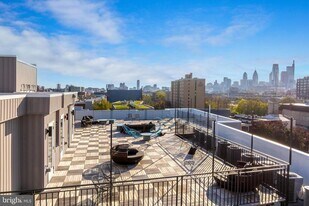 629 W Girard Ave in Philadelphia, PA - Building Photo