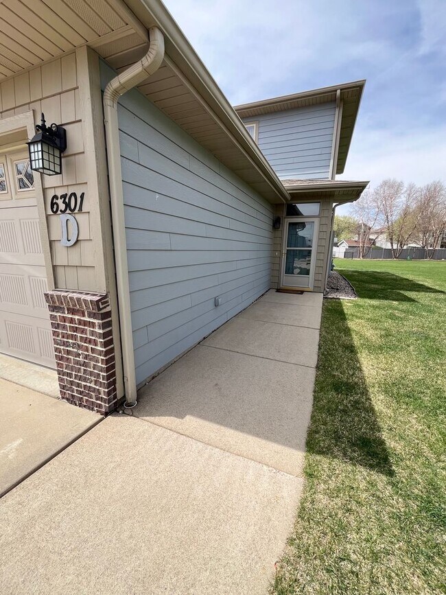 6301 S Santa Rosa Cir in Sioux Falls, SD - Building Photo - Building Photo