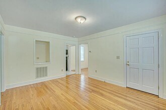 37 Lyttleton Ave in Charleston, SC - Building Photo - Building Photo