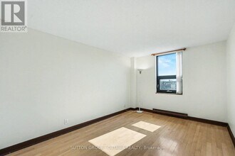 2019 Carling Ave in Ottawa, ON - Building Photo - Building Photo