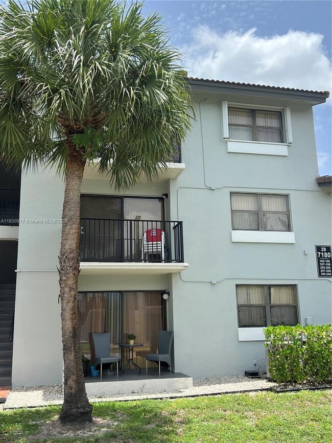 7180 NW 179th St in Hialeah, FL - Building Photo - Building Photo