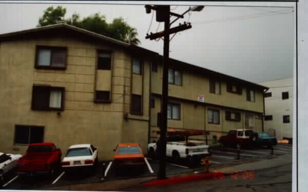 2001 N Ivar Ave in Hollywood, CA - Foto de edificio