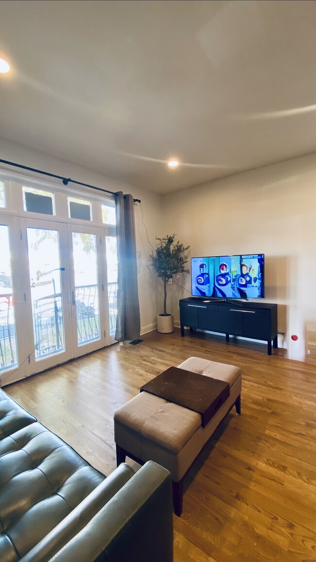 2337 W Maypole Ave in Chicago, IL - Building Photo - Building Photo