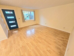 7323 SE Rural St in Portland, OR - Building Photo - Building Photo