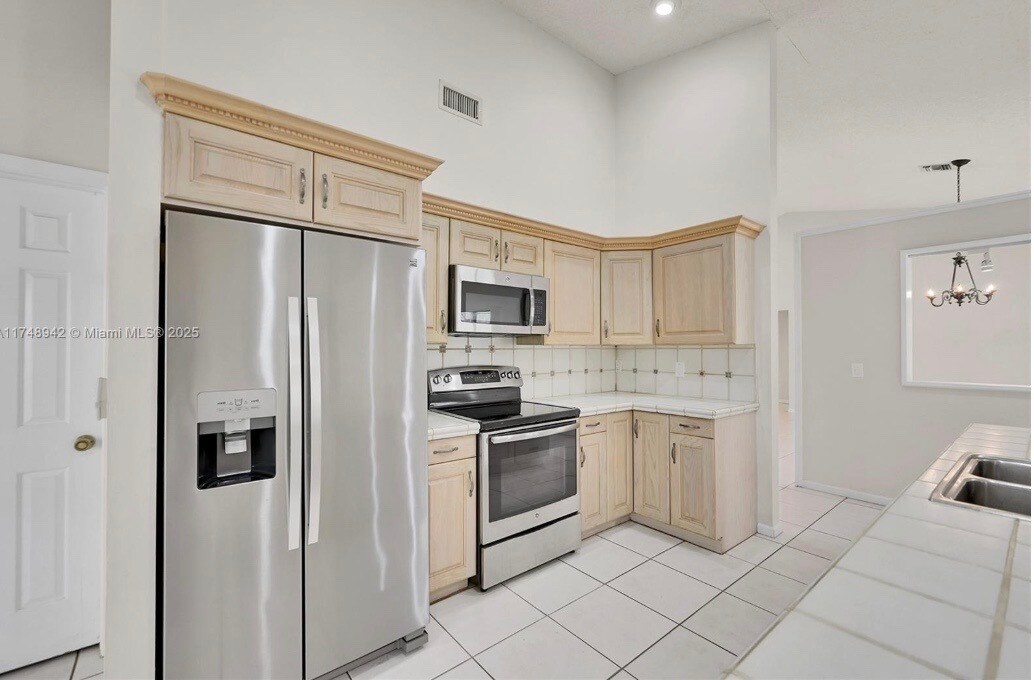 296 NW 118th Ter in Coral Springs, FL - Building Photo