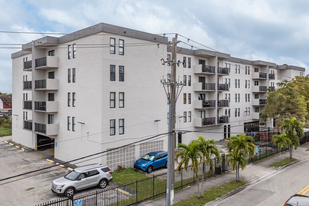Lancaster in Hialeah, FL - Building Photo