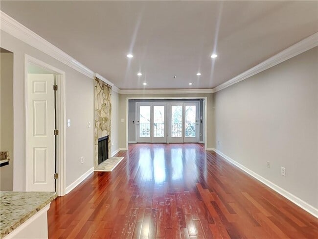 3201 Lenox Rd NE in Atlanta, GA - Foto de edificio - Building Photo