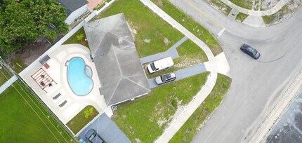 1070 NW 193rd St in Miami Gardens, FL - Building Photo - Building Photo