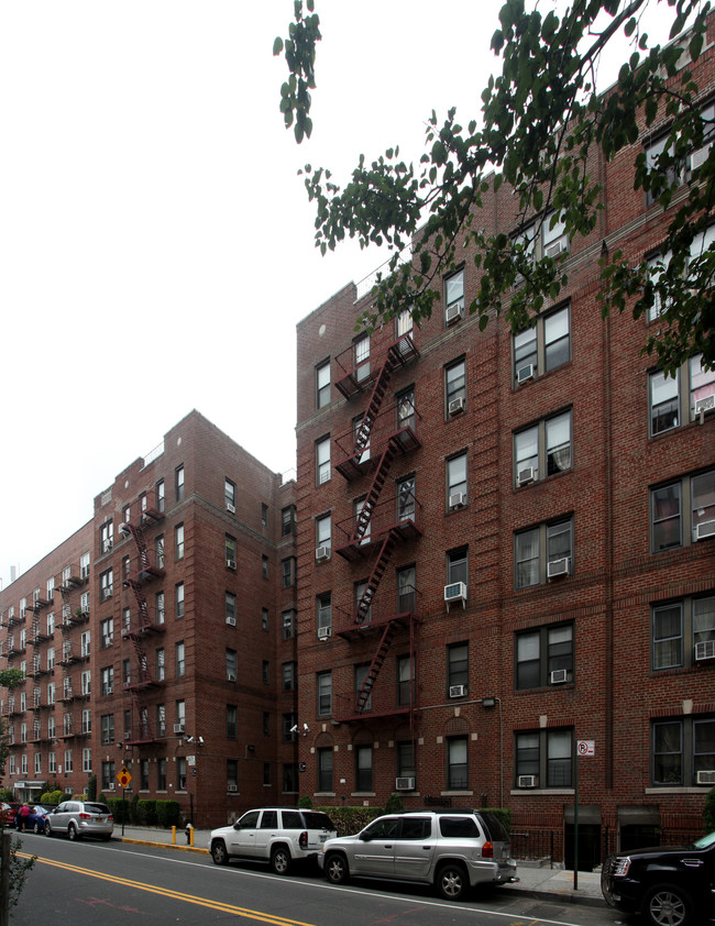 40-15 Hampton St in Jackson Heights, NY - Foto de edificio - Building Photo