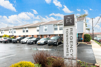 Regency Townhomes in Philadelphia, PA - Foto de edificio - Building Photo