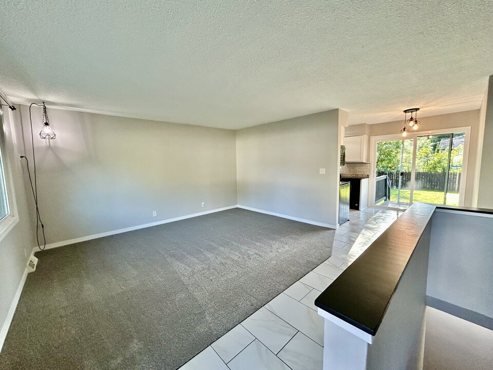 414 Belle Aire Dr in Champlin, MN - Building Photo