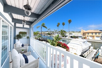 4104 River Ave, Unit #B in Newport Beach, CA - Foto de edificio - Building Photo