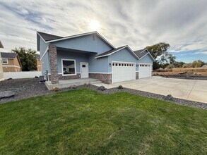 9006 Nafizah Wy in Yakima, WA - Building Photo - Building Photo