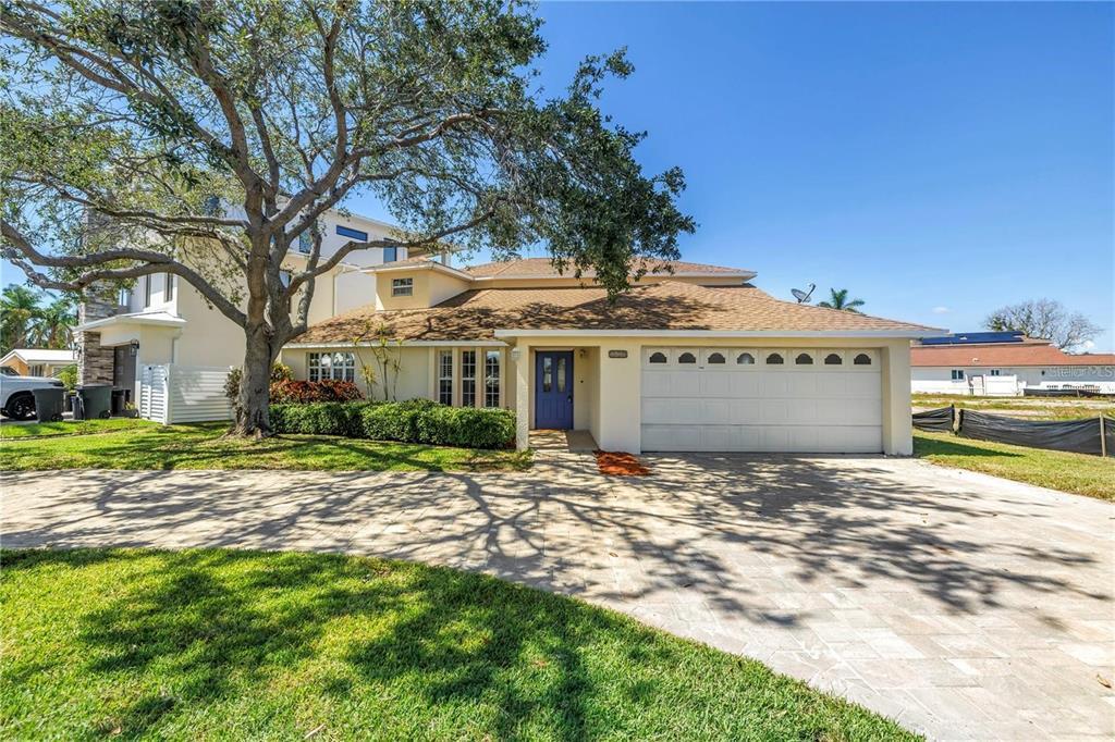 17601 Sterling Terrace in Redington Shores, FL - Building Photo