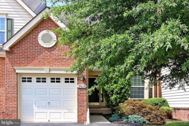 property at 19615 Edgemont Square