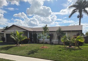 9804 NW 43rd St in Sunrise, FL - Building Photo