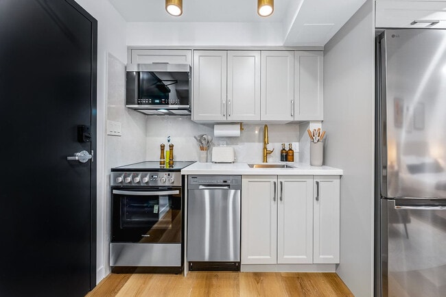 168 McCaul St, Unit SI ID1389235P in Toronto, ON - Building Photo - Building Photo