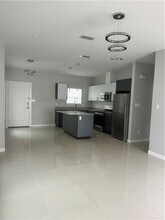 2013 Stardust Ln-Unit -D in Edinburg, TX - Building Photo - Building Photo