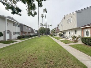 8162 Eastport Dr in Huntington Beach, CA - Building Photo - Building Photo