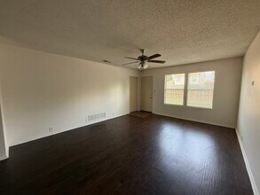 9625 Brierwyck Dr in Dallas, TX - Building Photo - Building Photo