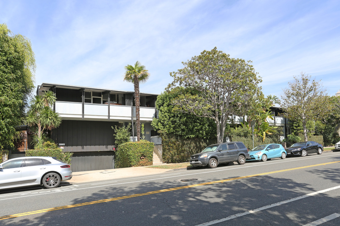 13001-13019 Montana Ave in Los Angeles, CA - Building Photo