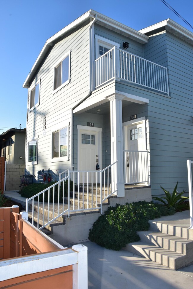 744-746 1/2 W 4th St. in San Pedro, CA - Building Photo - Building Photo