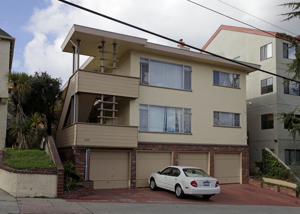 335 Adams St in Oakland, CA - Foto de edificio