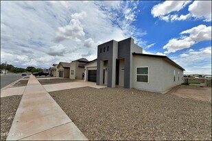 12049 Hidden Gdns in Socorro, TX - Building Photo