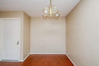 8519 Hearth Dr in Houston, TX - Foto de edificio - Building Photo