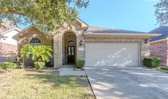 8938 Headstall Dr in Tomball, TX - Building Photo