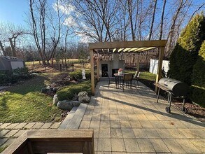 83 Whiting St in Cranston, RI - Foto de edificio - Building Photo