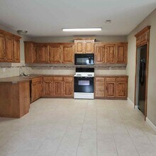 905 W Gay St in Warrensburg, MO - Building Photo - Building Photo