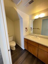 814 Almond St in Yuba City, CA - Foto de edificio - Building Photo