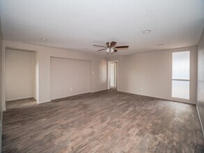 7014 E Holly St in Scottsdale, AZ - Building Photo - Building Photo