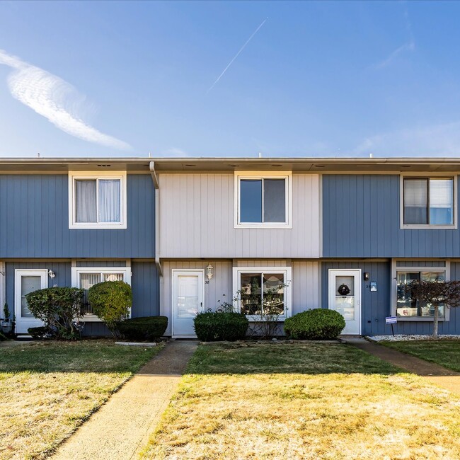 38 Creek Rd in Brick, NJ - Foto de edificio - Building Photo