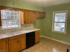 2224 Coral Sea Dr in Youngstown, OH - Building Photo - Building Photo